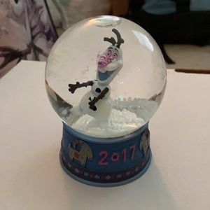 Olaf Snowglobe
